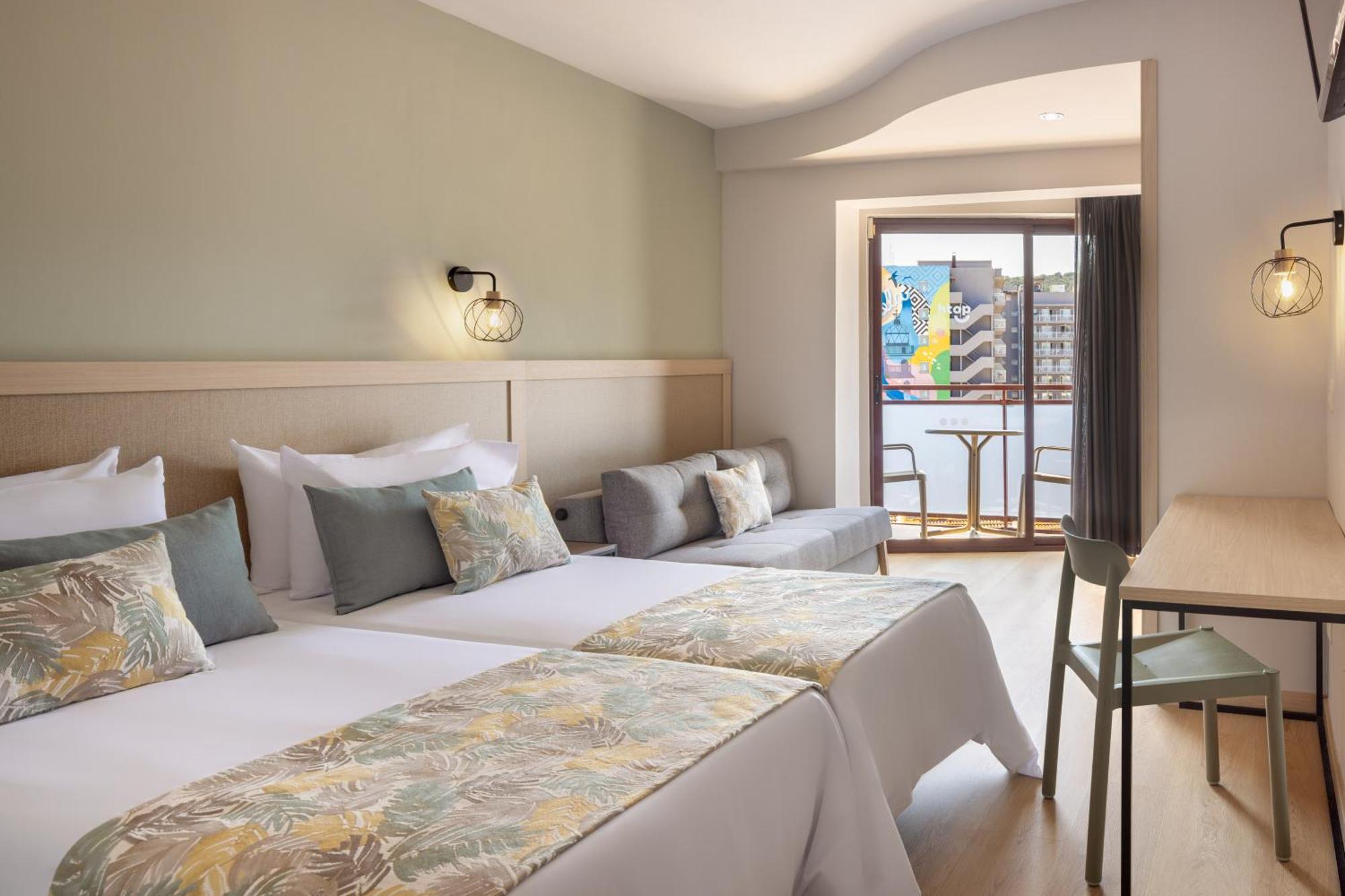 Superior Double Room with Pool View